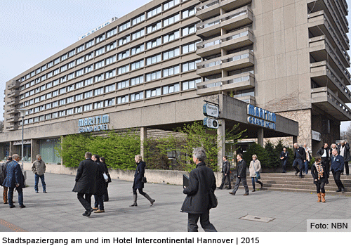 Foto (NBN) vor dem Hotel Intercontinental Hannover